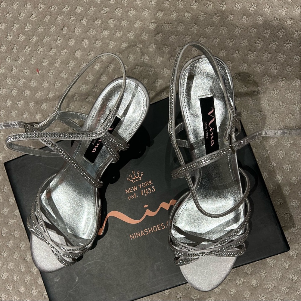 New Nina Women's Silver Strappy Sandals